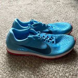 Nike Streak 6 SIZE: 10.5